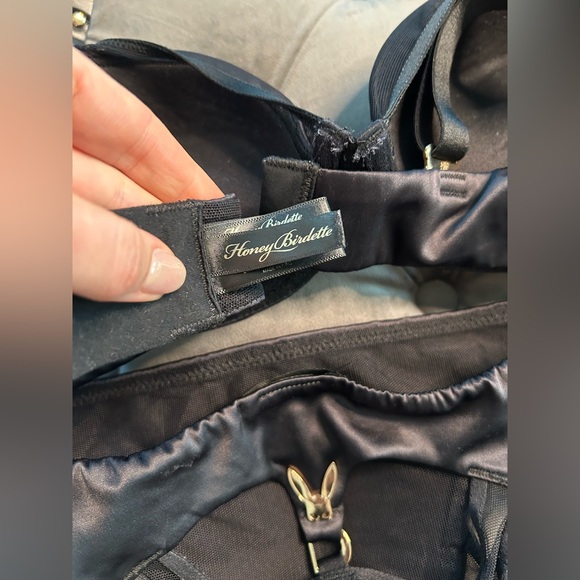 Lingerie set of 2 is from Honey Birdette, bold and luxurious design - Picture 9 of 11